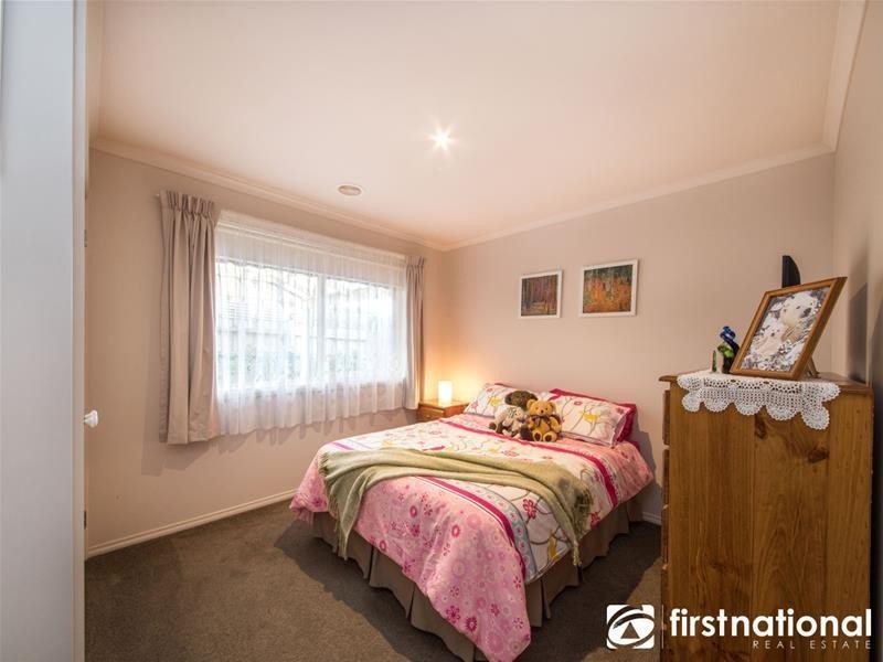 2/2 Sarah Louise Place, Berwick VIC 3806