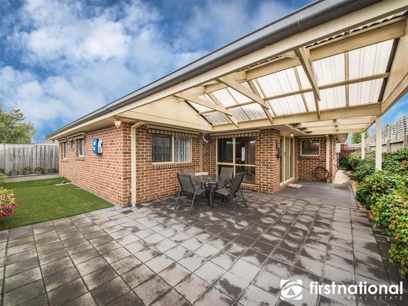 2/2 Sarah Louise Place, Berwick VIC 3806