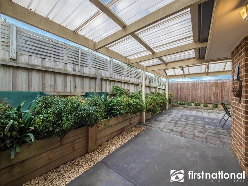 2/2 Sarah Louise Place, Berwick VIC 3806