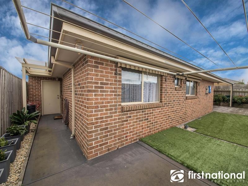 2/2 Sarah Louise Place, Berwick VIC 3806