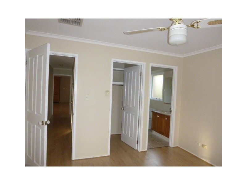 4 Camden Court, Berwick VIC 3806