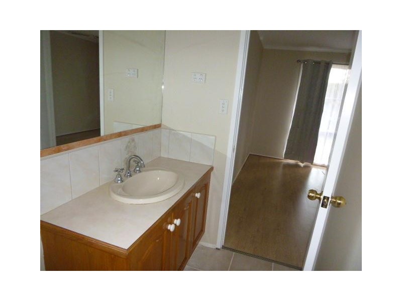 4 Camden Court, Berwick VIC 3806