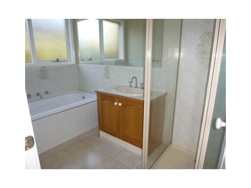 4 Camden Court, Berwick VIC 3806