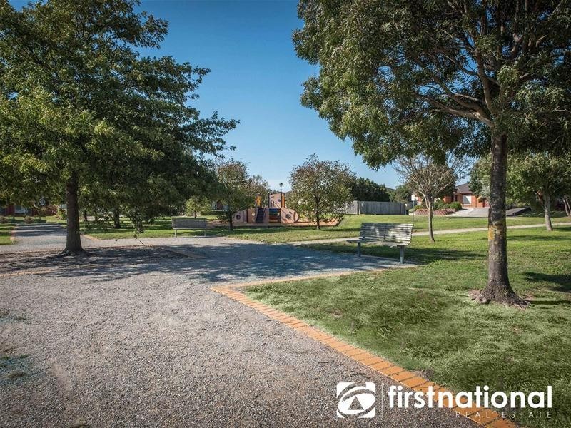 15 Margie Square, Narre Warren South VIC 3805