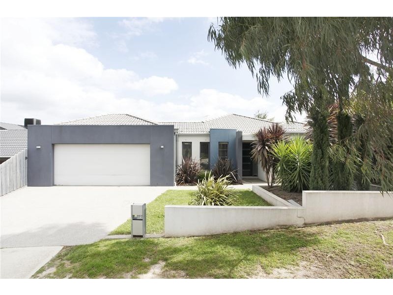 30 Lorikeet Drive, Berwick VIC 3806