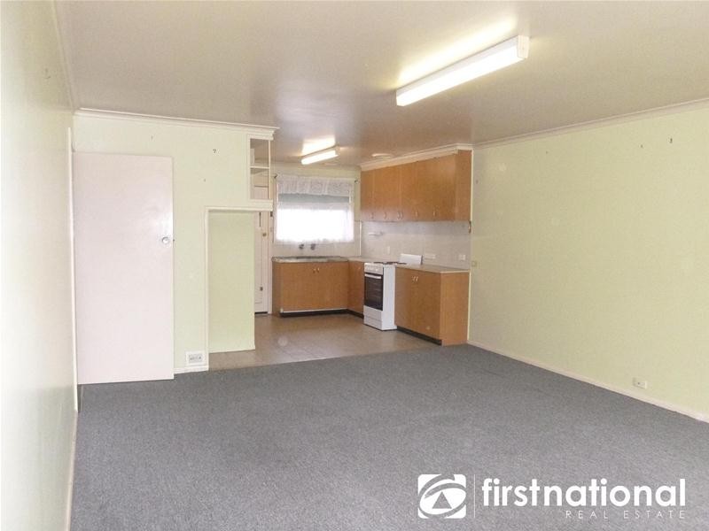 2/1 Charles Street, Pakenham VIC 3810
