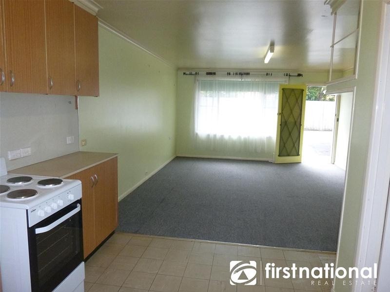 2/1 Charles Street, Pakenham VIC 3810