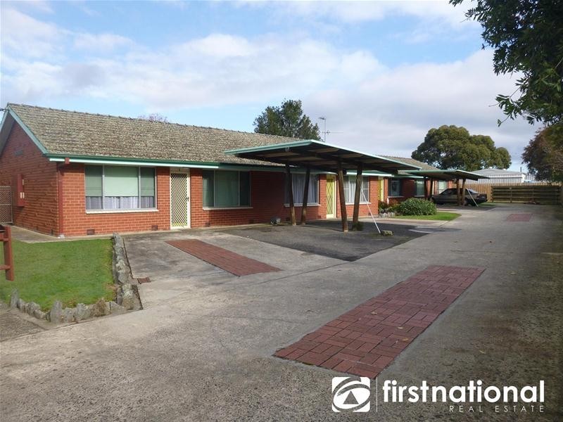 2/1 Charles Street, Pakenham VIC 3810