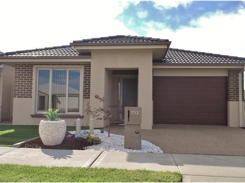 28 Chantenay Parade, Cranbourne North VIC 3977