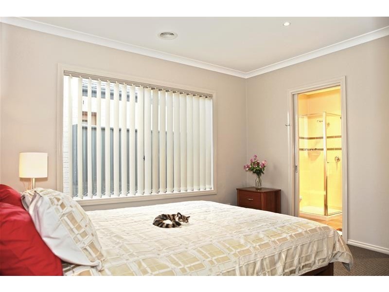 28 Chantenay Parade, Cranbourne North VIC 3977