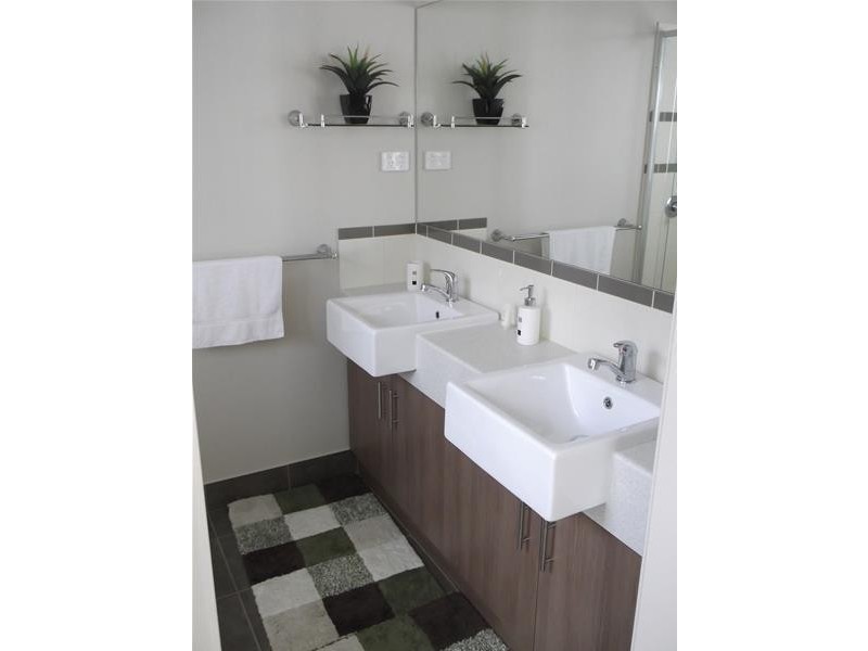 28 Chantenay Parade, Cranbourne North VIC 3977