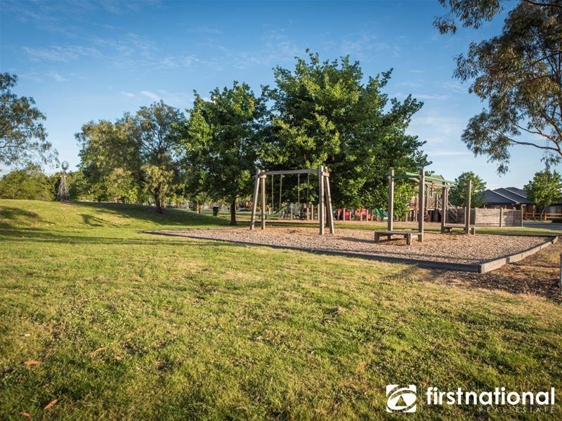 38 Stockmans Circuit, Pakenham VIC 3810