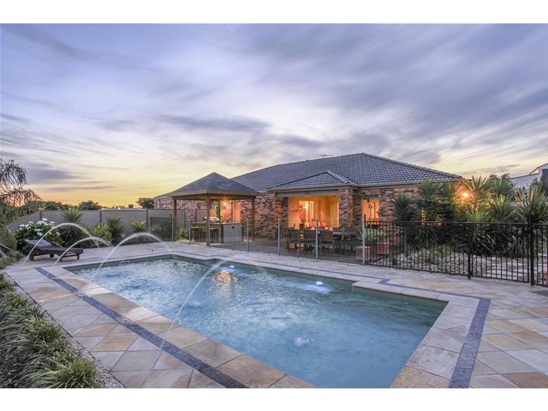 11-12 Hilton Court, Narre Warren North VIC 3804