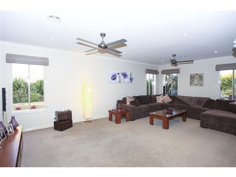 11-12 Hilton Court, Narre Warren North VIC 3804