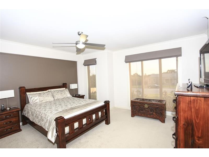 11-12 Hilton Court, Narre Warren North VIC 3804