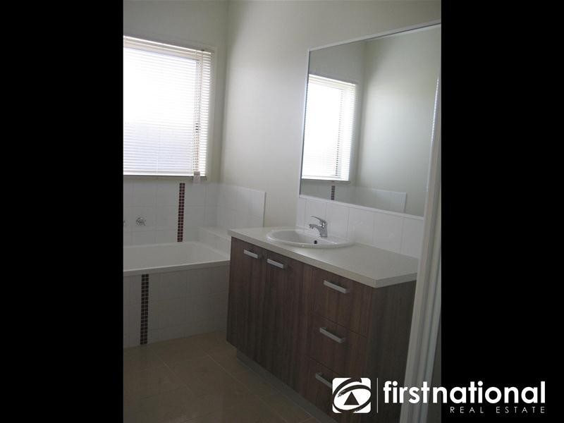 6 Parmentier Way, Pakenham VIC 3810