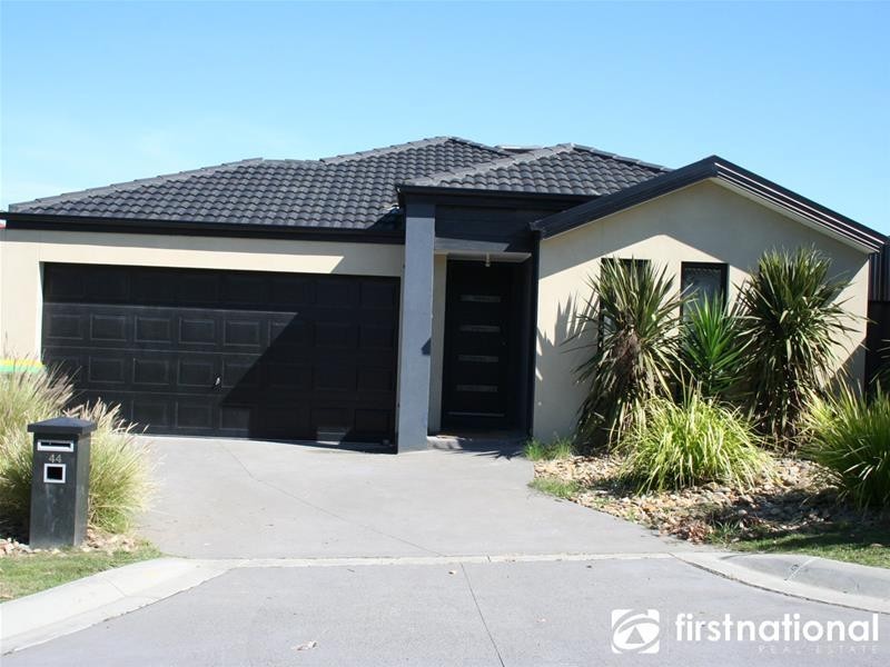 44 Lucerne Circuit, Pakenham VIC 3810