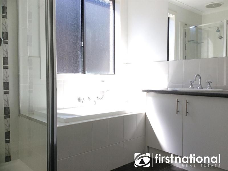 44 Lucerne Circuit, Pakenham VIC 3810