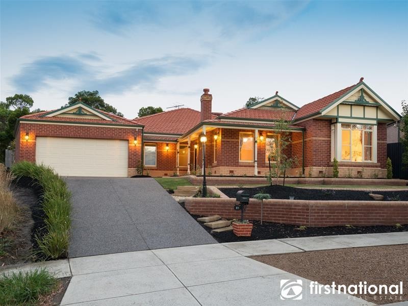 61 Cambridge Drive, Berwick VIC 3806