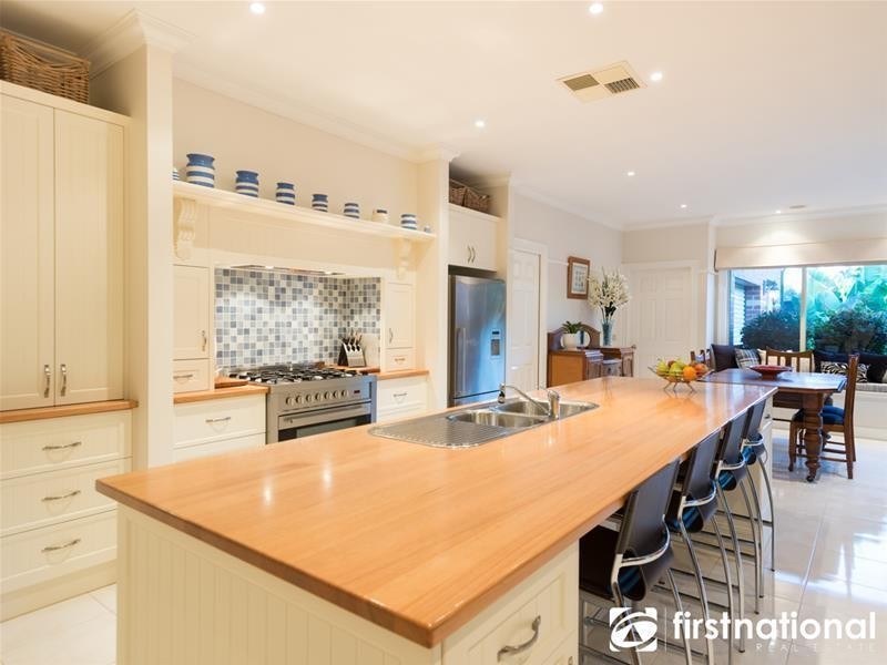 61 Cambridge Drive, Berwick VIC 3806