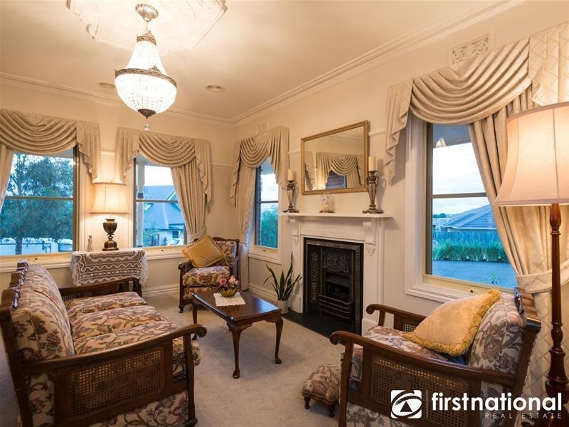 61 Cambridge Drive, Berwick VIC 3806