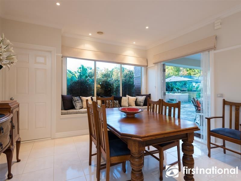 61 Cambridge Drive, Berwick VIC 3806