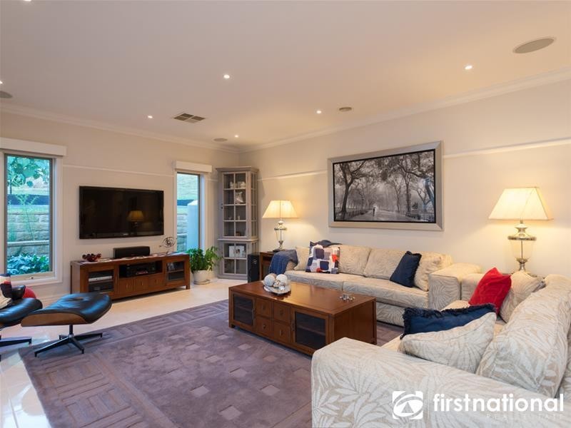 61 Cambridge Drive, Berwick VIC 3806