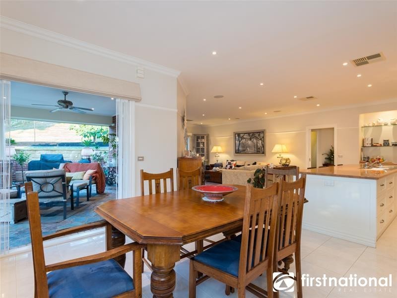 61 Cambridge Drive, Berwick VIC 3806