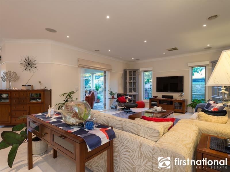 61 Cambridge Drive, Berwick VIC 3806