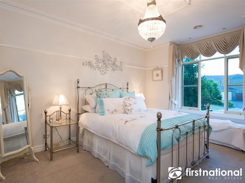 61 Cambridge Drive, Berwick VIC 3806