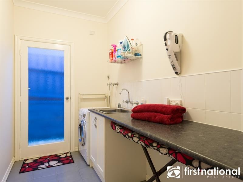 61 Cambridge Drive, Berwick VIC 3806