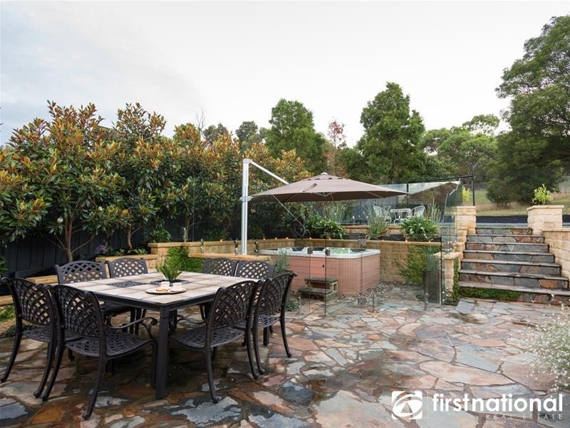 61 Cambridge Drive, Berwick VIC 3806