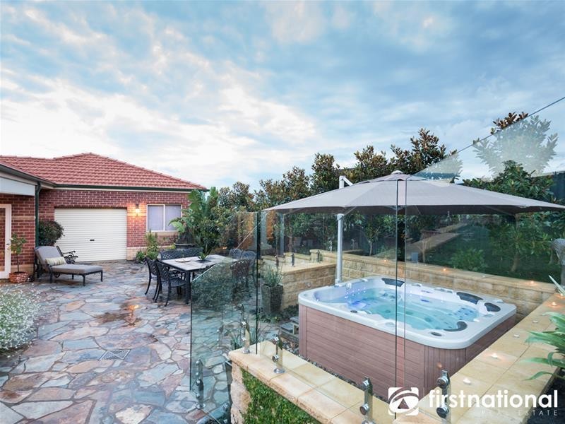 61 Cambridge Drive, Berwick VIC 3806