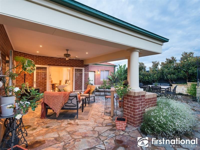 61 Cambridge Drive, Berwick VIC 3806