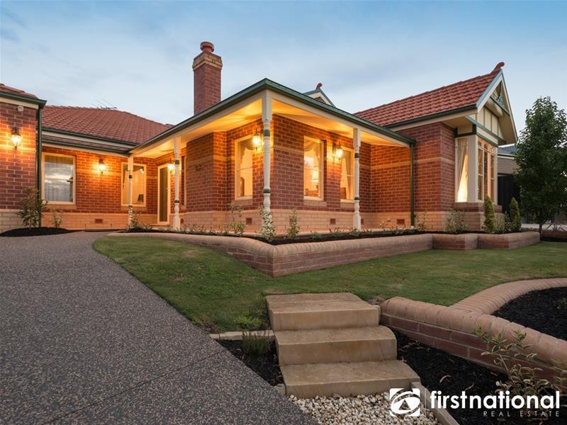 61 Cambridge Drive, Berwick VIC 3806
