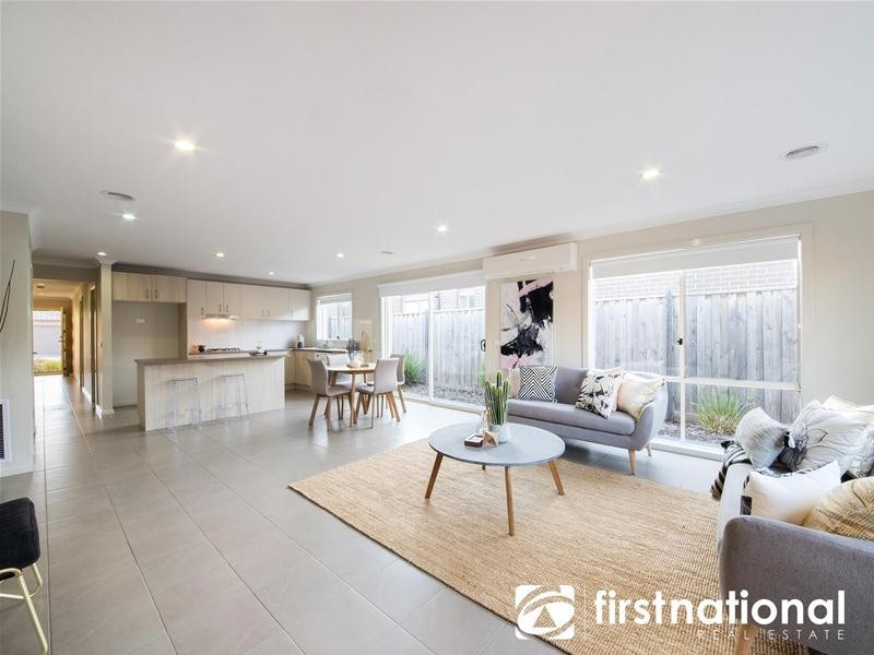 11 Markbeech Crescent, Officer VIC 3809