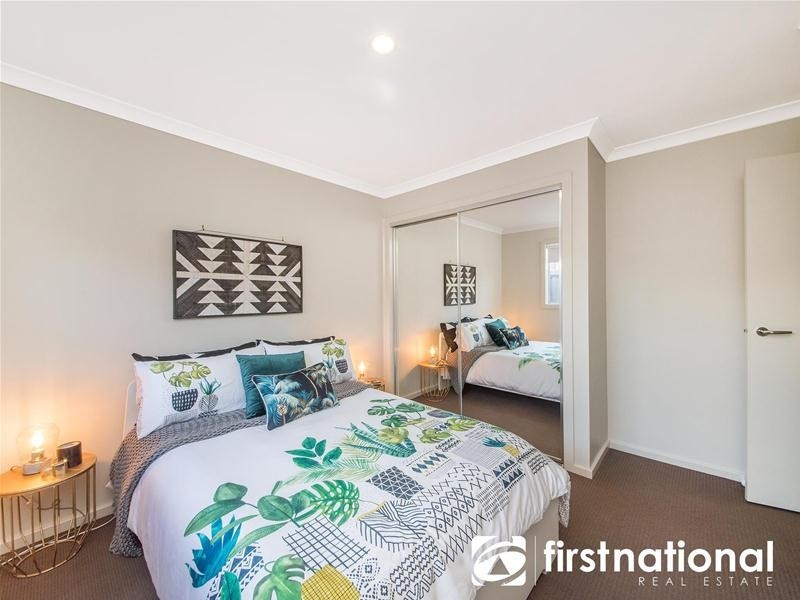 11 Markbeech Crescent, Officer VIC 3809