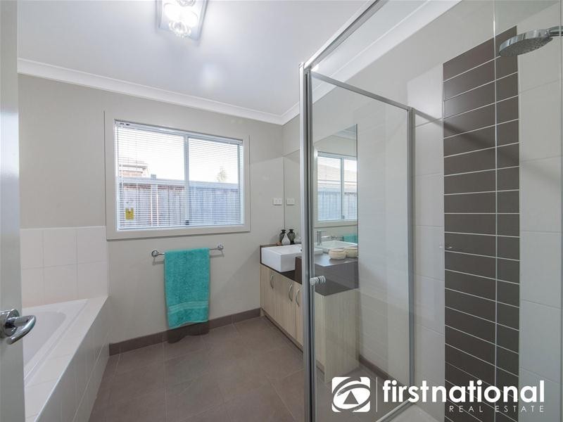 11 Markbeech Crescent, Officer VIC 3809