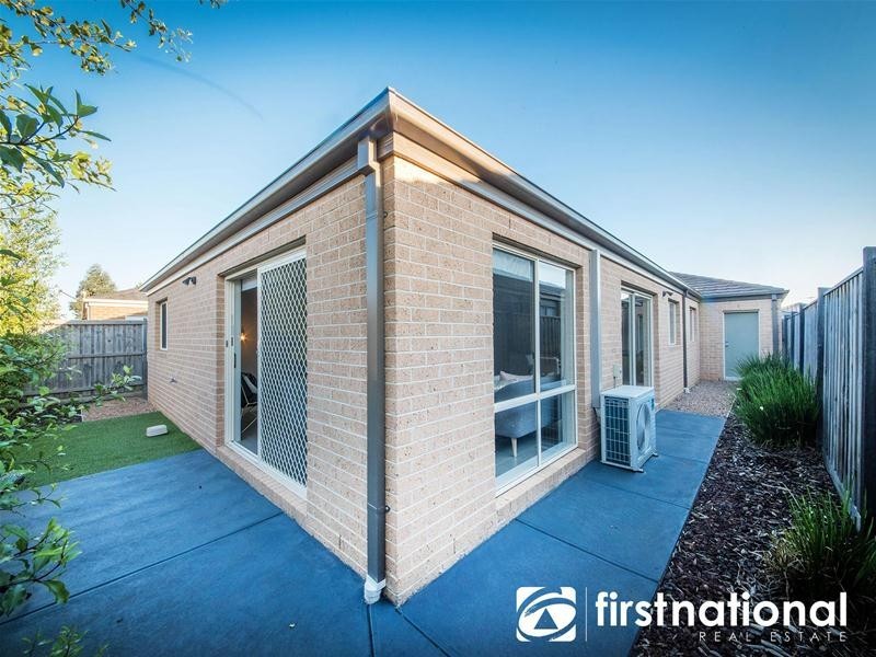 11 Markbeech Crescent, Officer VIC 3809