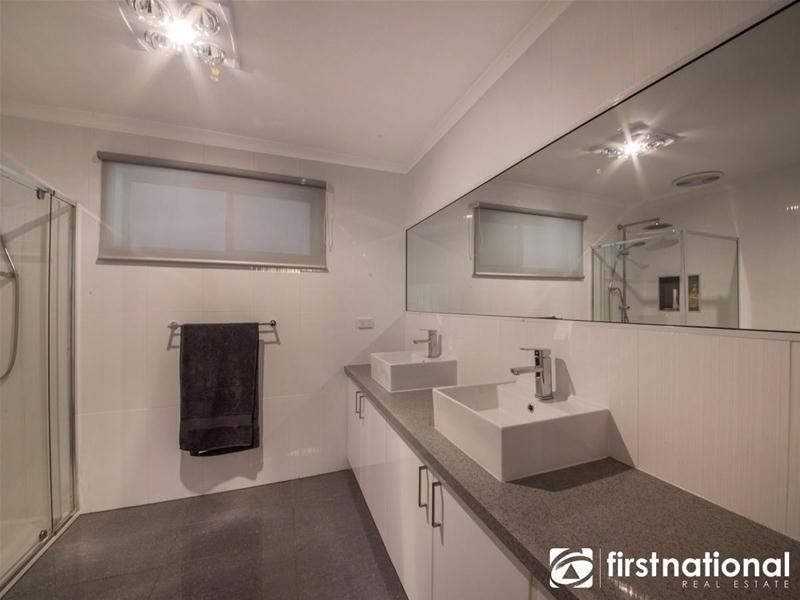 4 Hall Court, Berwick VIC 3806