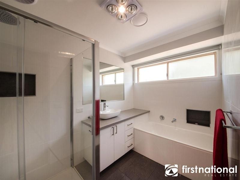 4 Hall Court, Berwick VIC 3806