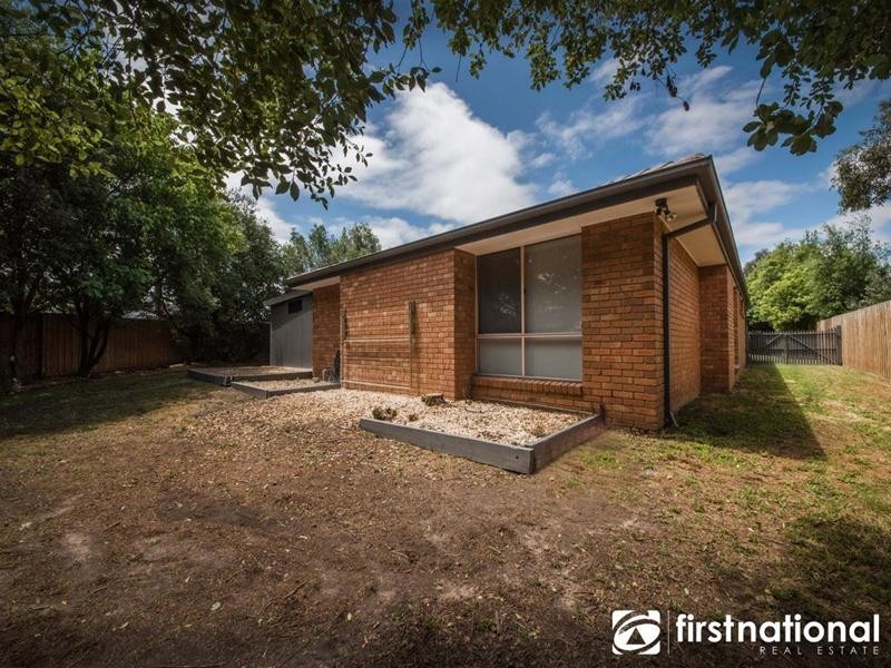 4 Hall Court, Berwick VIC 3806