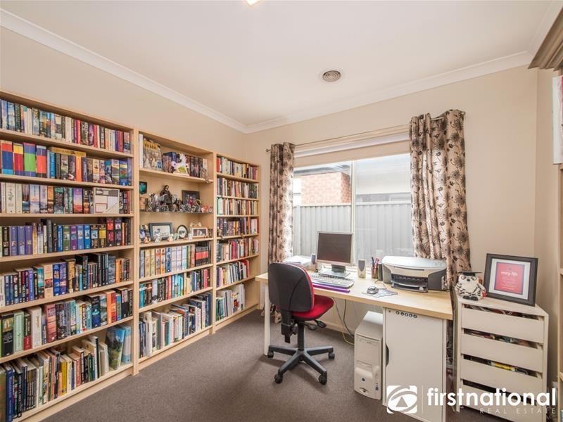 42 Britton Drive, Pakenham VIC 3810
