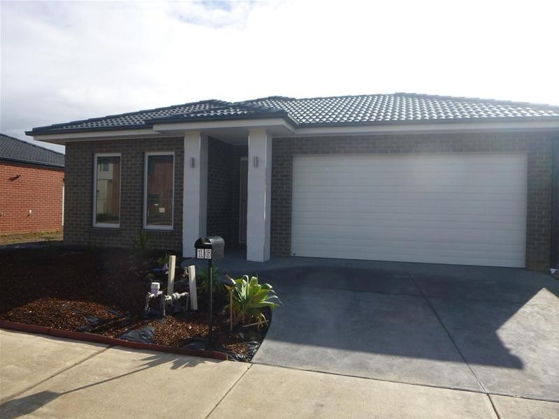 16 Ample Avenue, Officer VIC 3809