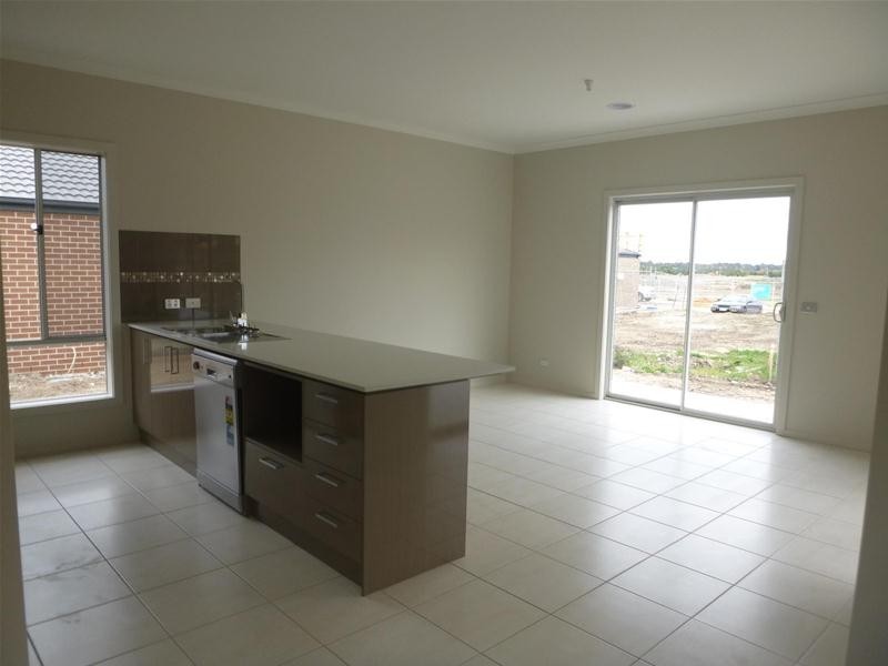 16 Ample Avenue, Officer VIC 3809