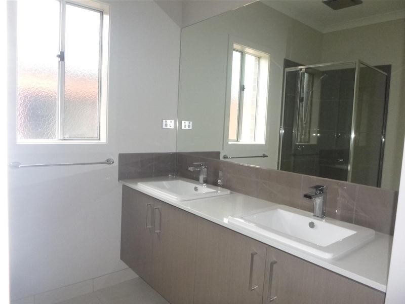 16 Ample Avenue, Officer VIC 3809