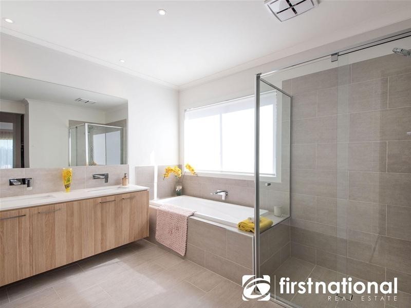 2 Clovelly Way, Officer VIC 3809