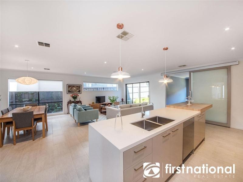 2 Clovelly Way, Officer VIC 3809