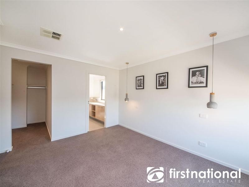 2 Clovelly Way, Officer VIC 3809