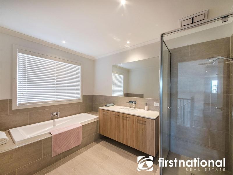 2 Clovelly Way, Officer VIC 3809